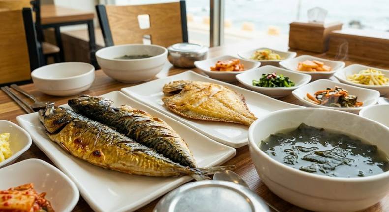 아이와 함께 삼척 여행 시 먹기 좋은 담백한 생선구이 정식